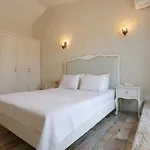 Lotus Koeyici Hotell
