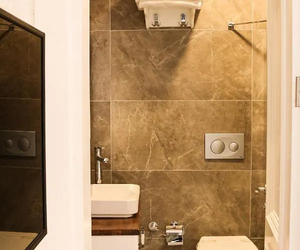 Hotel Lotus Koeyici